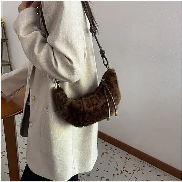 Leopard Faux Fur Sling Bag Womens Fuzzy Crossbody Purse for Casual Fashion - Picture 9 of 9